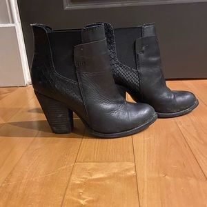Black leather heeled Aldo booties, size 5